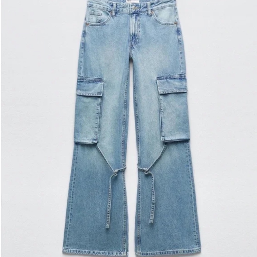 ZARA MID-RISE TRF CARGO BLUE JEANS SIZE 40 US 8